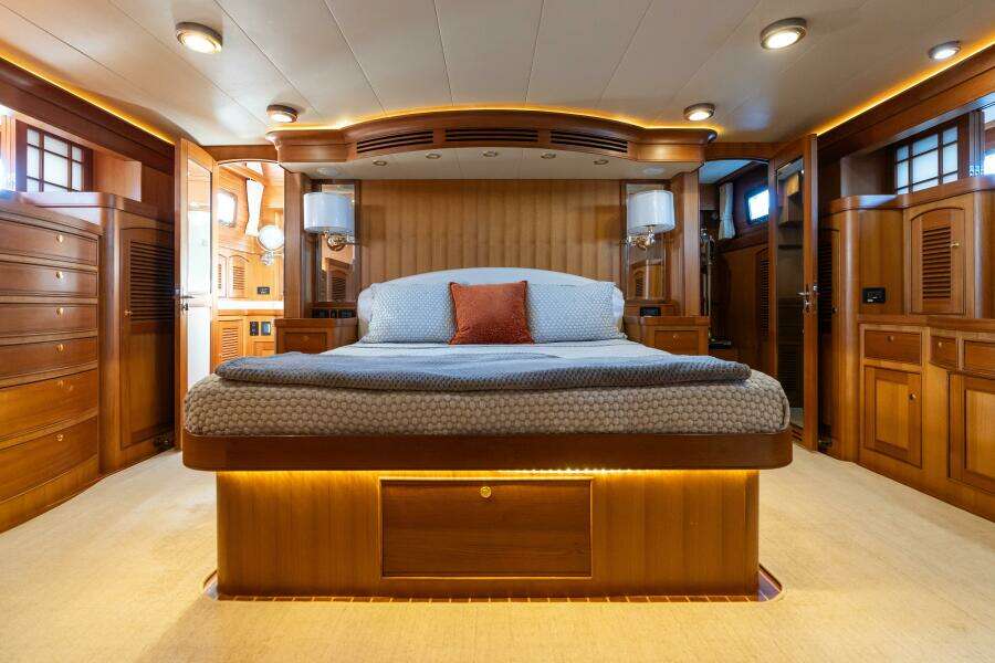 Marlow 72 GRIFFIN - Master Stateroom