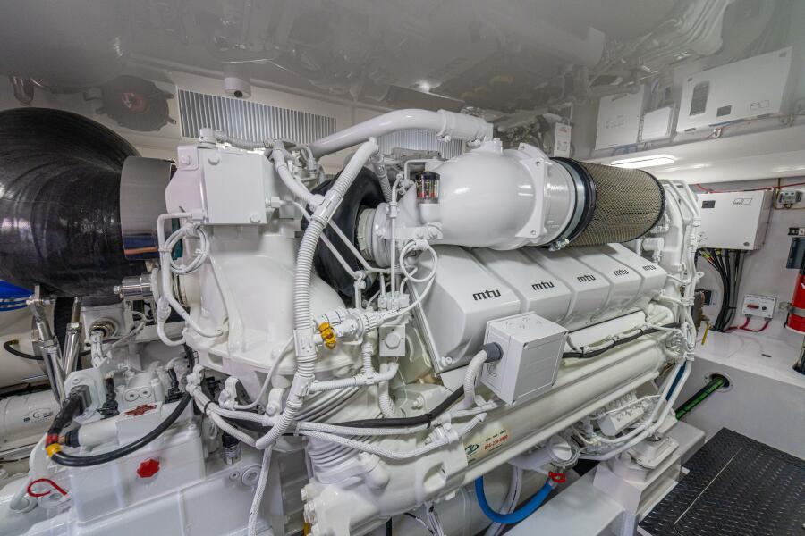 58' 2025 Viking 58 Convertible