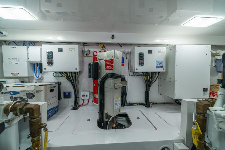 58' 2025 Viking 58 Convertible