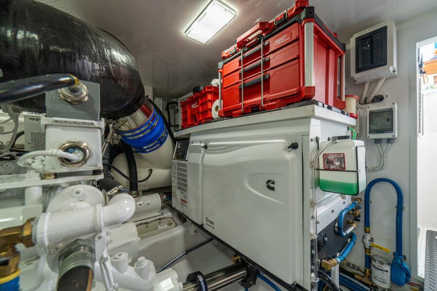 58' 2025 Viking 58 Convertible