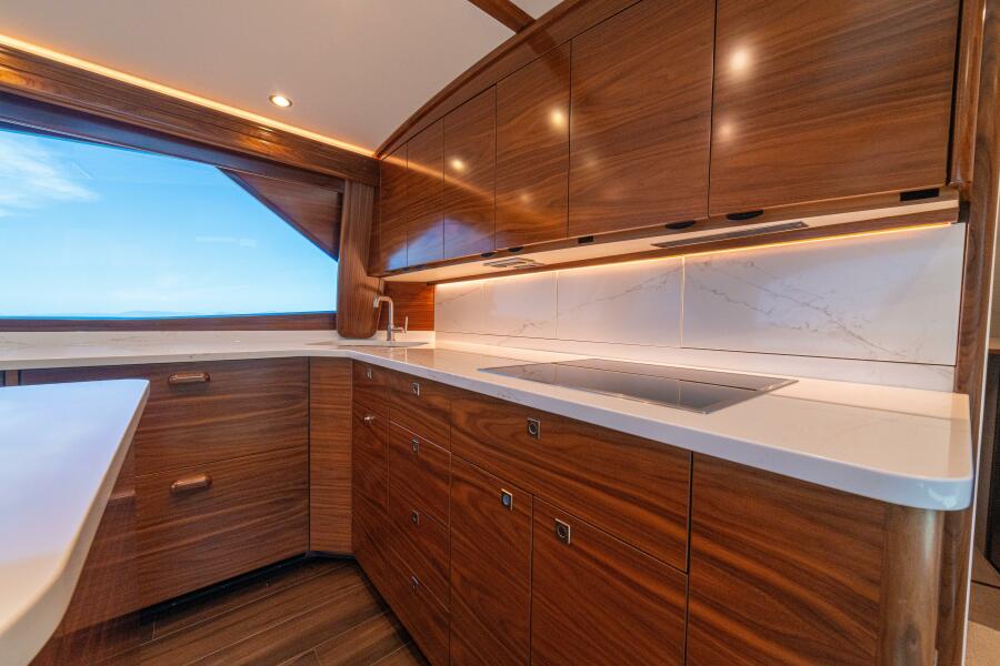 58' 2025 Viking 58 Convertible