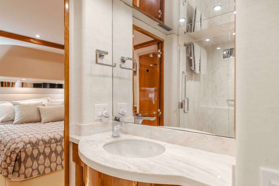 UNA VIDA  64ft Hatteras Yacht For Sale