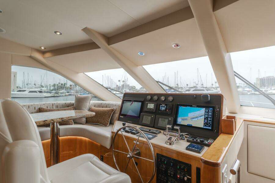 UNA VIDA  64ft Hatteras Yacht For Sale
