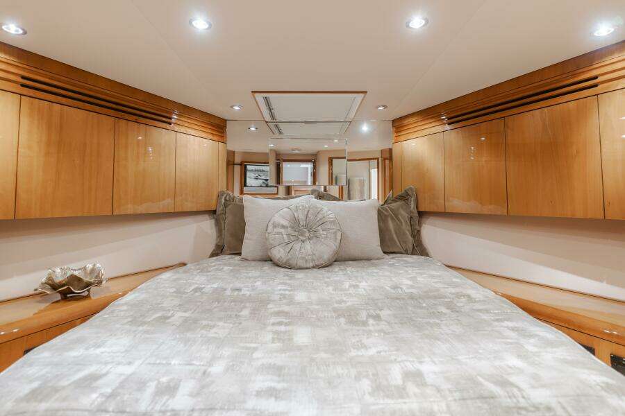 UNA VIDA  64ft Hatteras Yacht For Sale