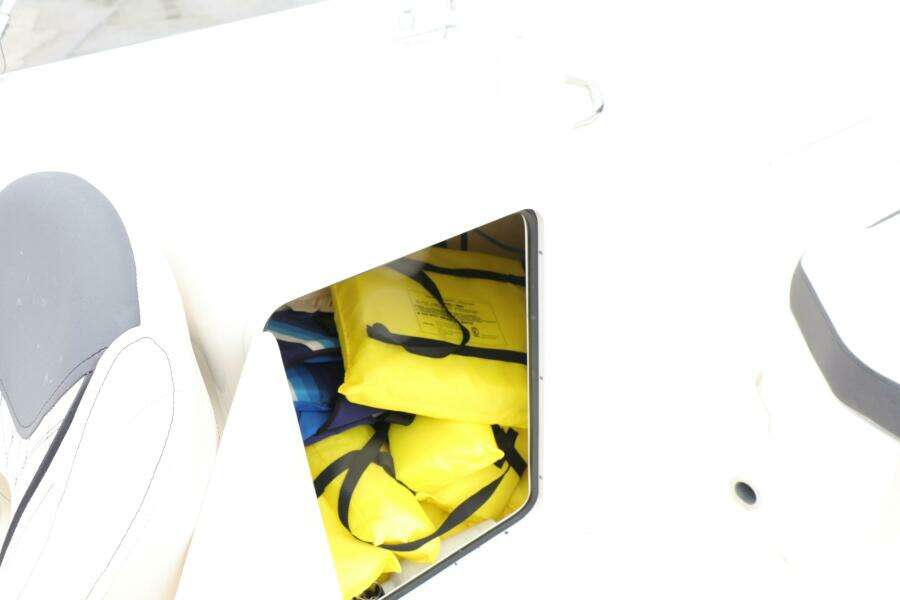 22ft Bayliner Yacht For Sale