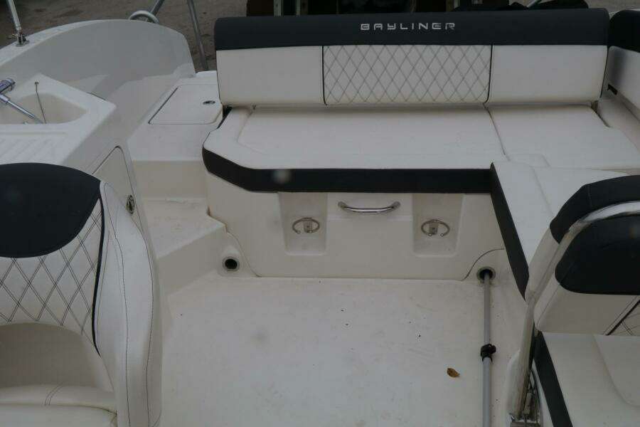 22ft Bayliner Yacht For Sale