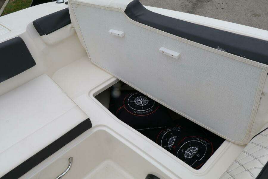 22ft Bayliner Yacht For Sale