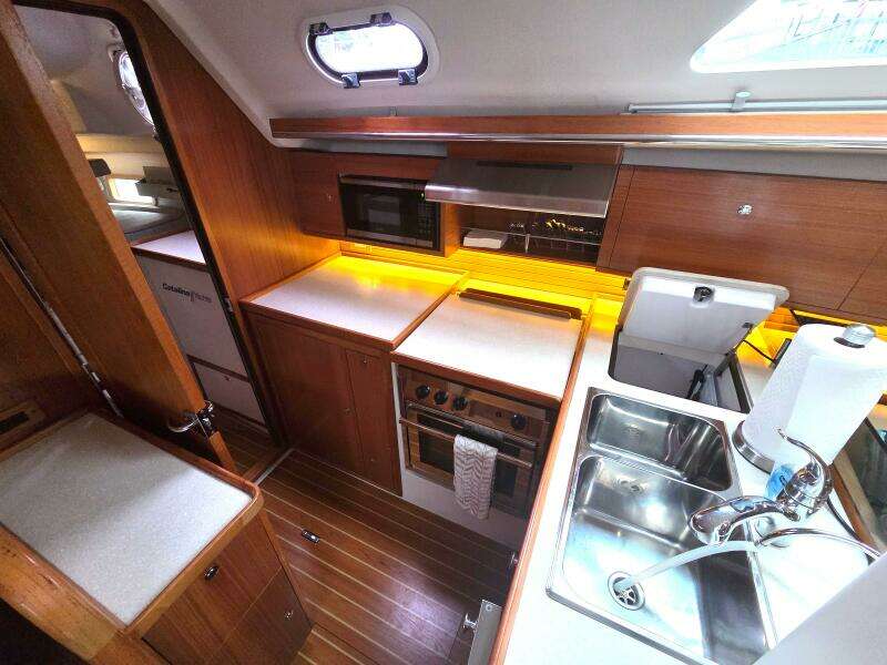 Here  amp  Now 44ft Catalina Yacht For Sale