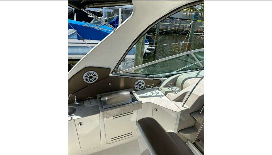 33ft Sea Ray Yacht For Sale