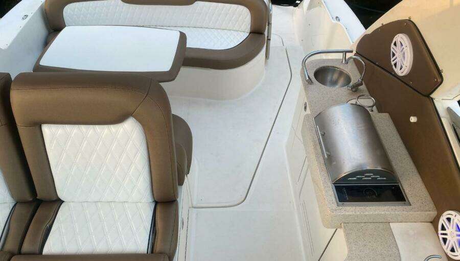 33ft Sea Ray Yacht For Sale