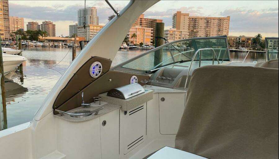 33ft Sea Ray Yacht For Sale