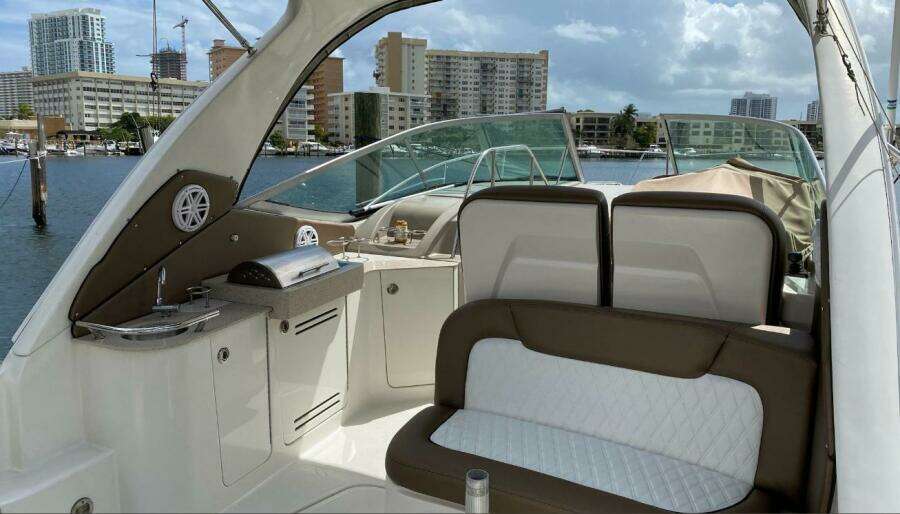 33ft Sea Ray Yacht For Sale