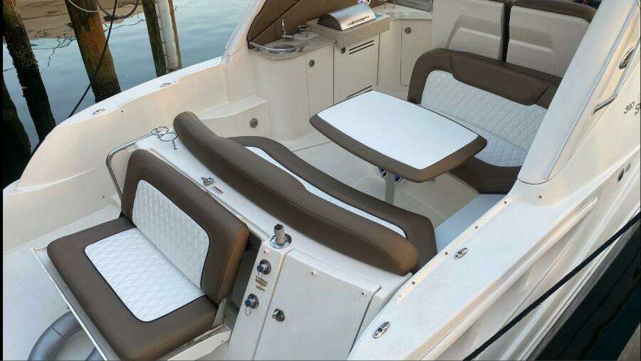 33ft Sea Ray Yacht For Sale