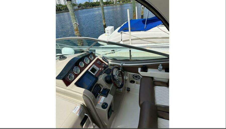 33ft Sea Ray Yacht For Sale