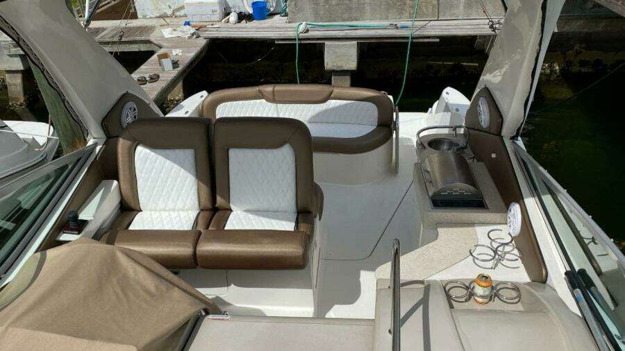 33ft Sea Ray Yacht For Sale