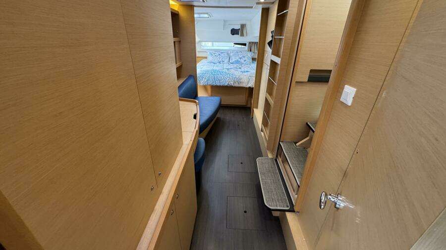 Owner's Suite - Starboard Hull