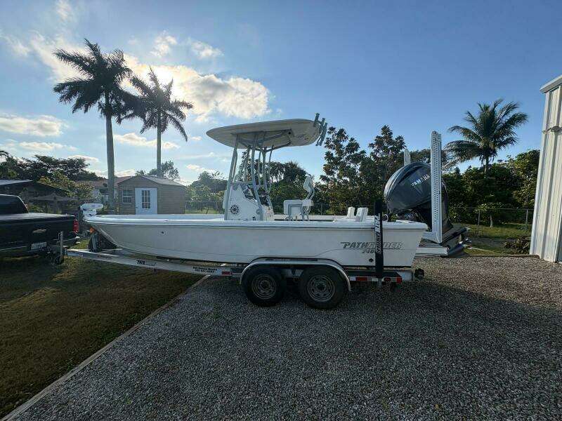 24ft Pathfinder Yacht For Sale