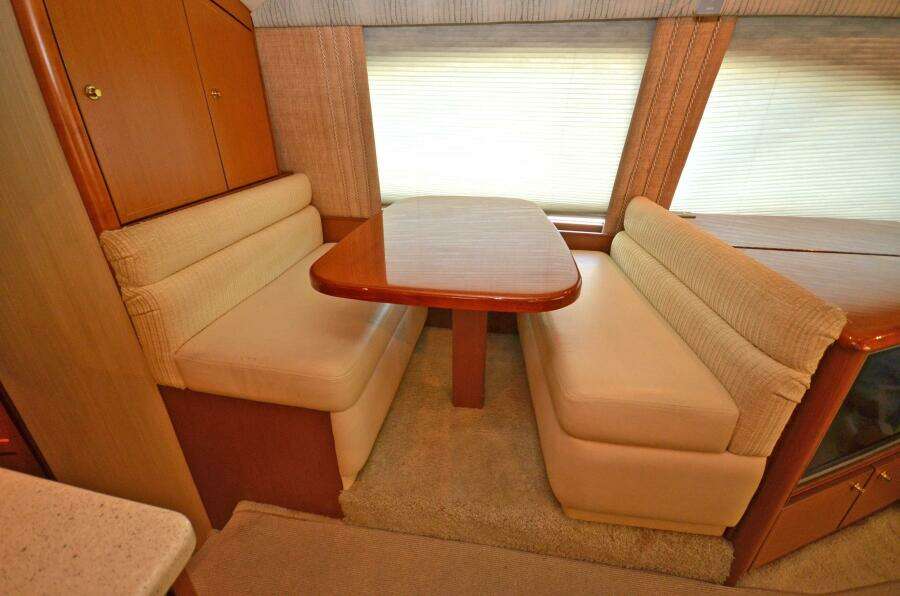 Ocean Yachts 50 GOLD COAST - Galley/ Dinette