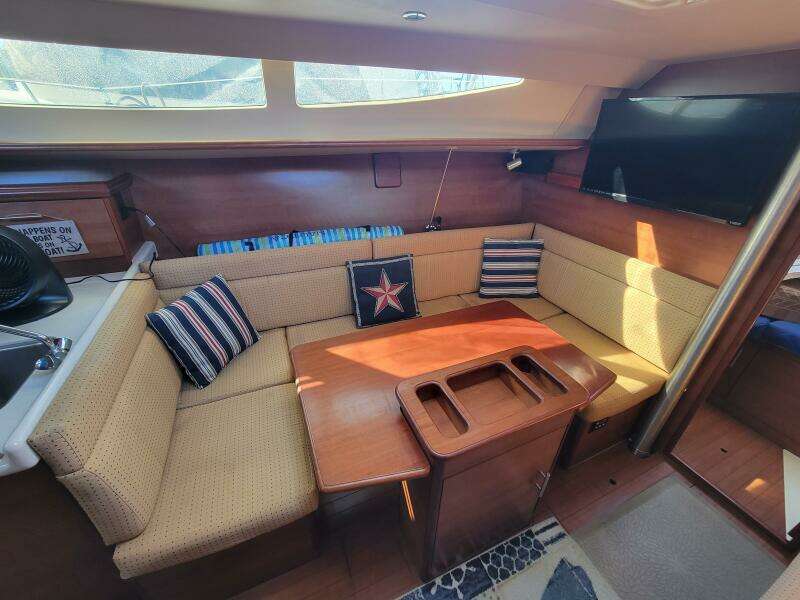 33ft Hunter Yacht For Sale