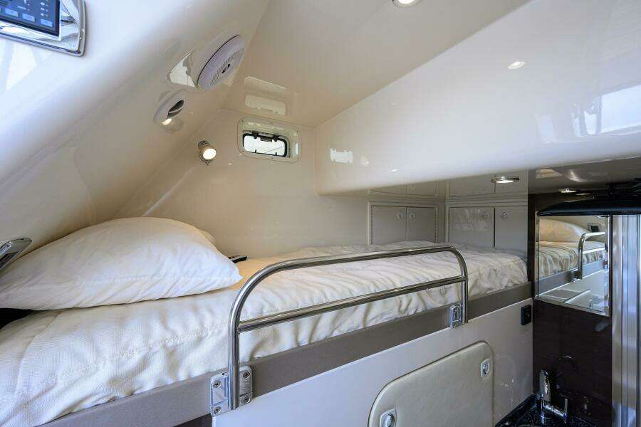 Marquis 66 ANDIAMO - Crew Quarters