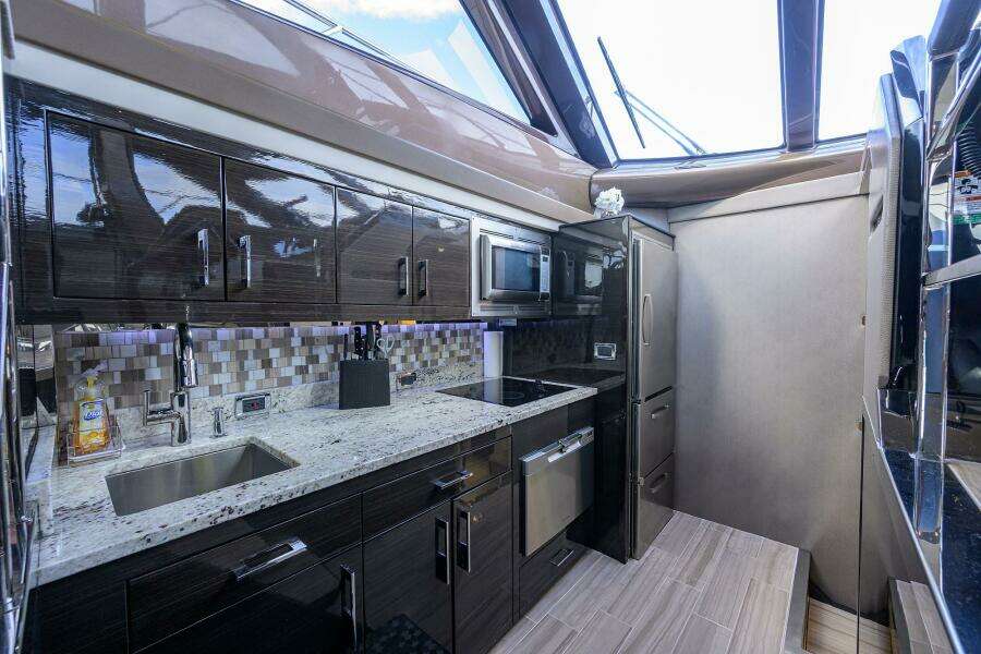 Marquis 66 ANDIAMO - Galley