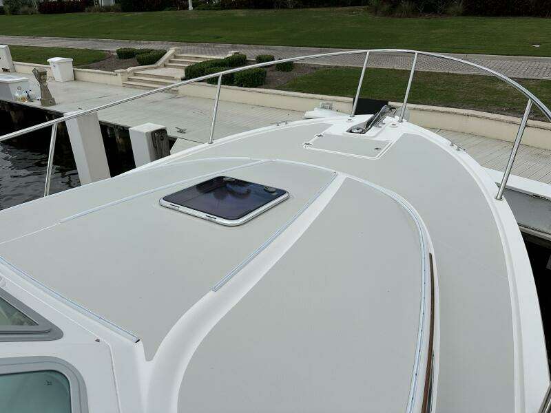 Back Cove 34 SHE'S A LADY - Exterior Bow