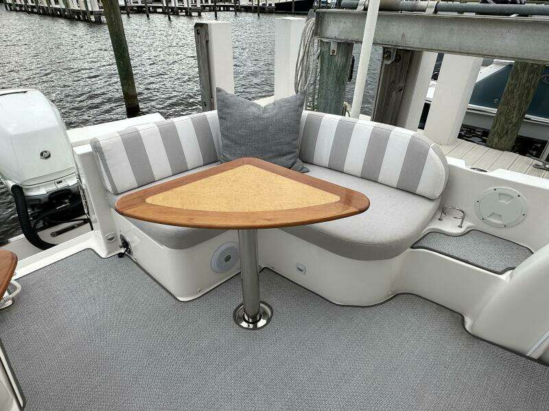 Back Cove 34 SHE'S A LADY - Exterior Cockpit