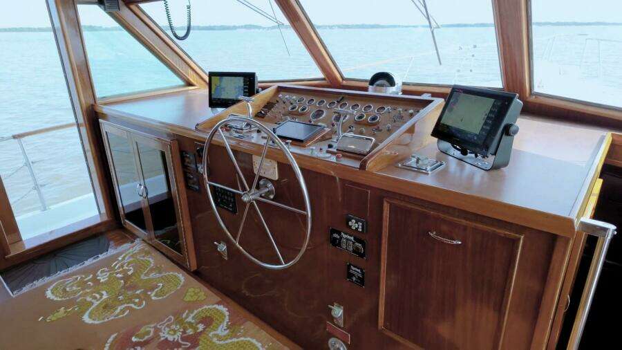 Summertime Lady 70ft Hatteras Yacht For Sale