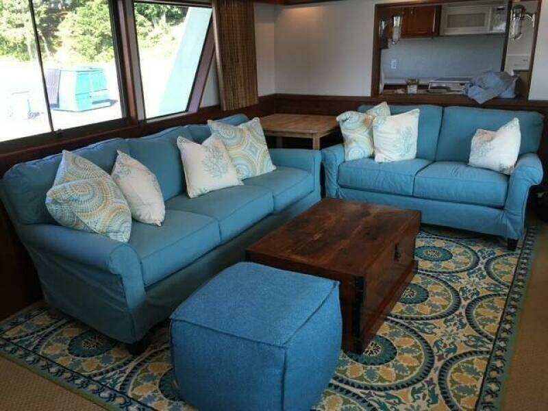 Summertime Lady 70ft Hatteras Yacht For Sale