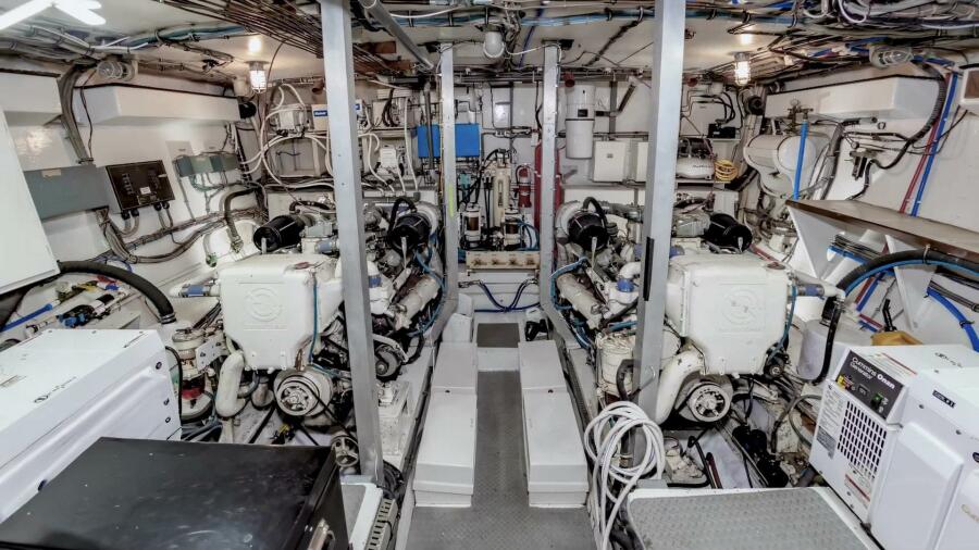 70' 1980 Hatteras Motoryacht