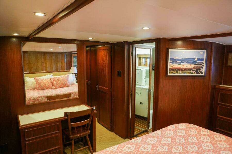 Summertime Lady 70ft Hatteras Yacht For Sale