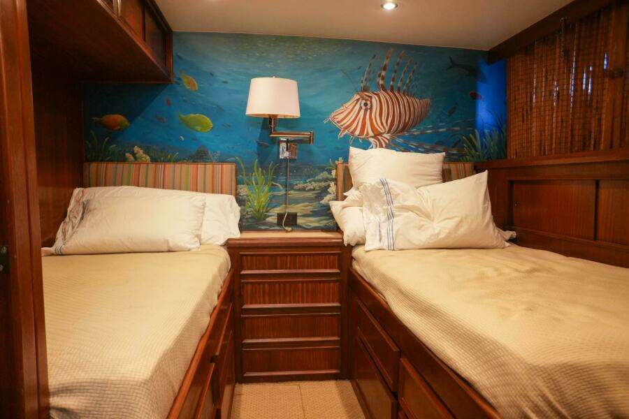 Summertime Lady 70ft Hatteras Yacht For Sale