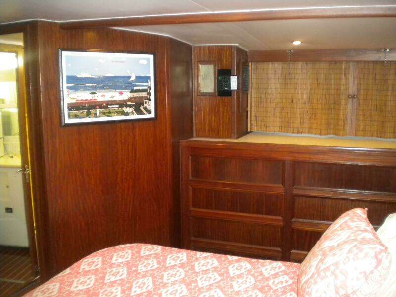 Summertime Lady 70ft Hatteras Yacht For Sale