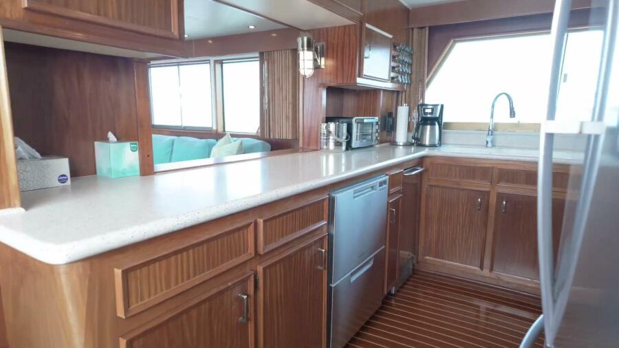 70' 1980 Hatteras Motoryacht