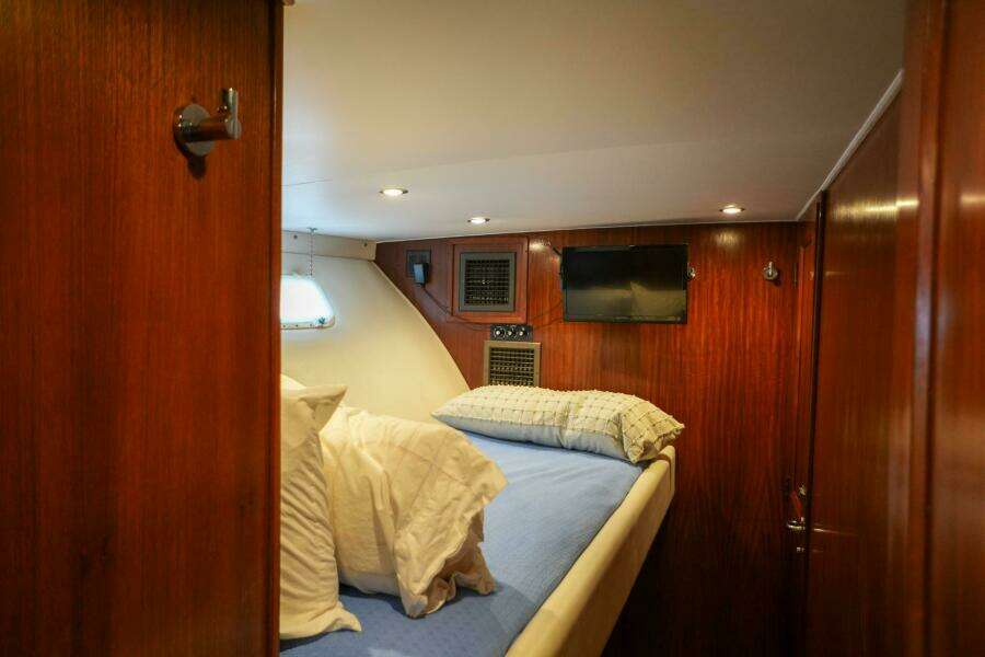 Summertime Lady 70ft Hatteras Yacht For Sale