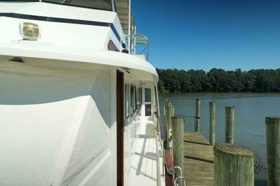 Summertime Lady 70ft Hatteras Yacht For Sale