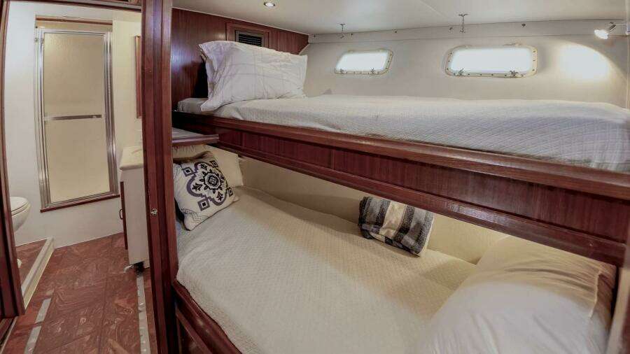 Summertime Lady 70ft Hatteras Yacht For Sale