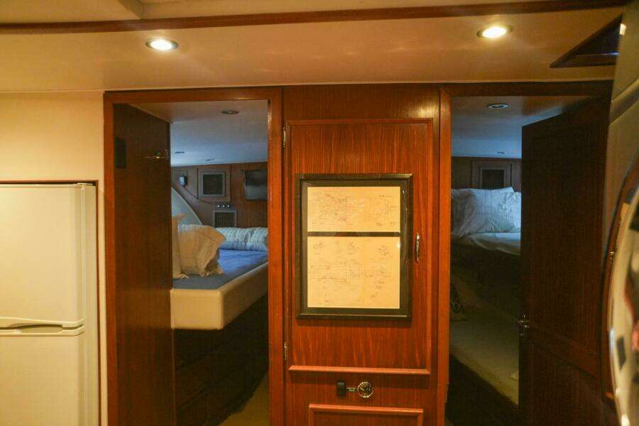 Summertime Lady 70ft Hatteras Yacht For Sale