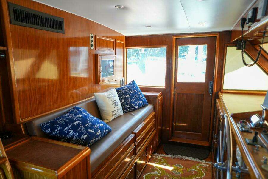 Summertime Lady 70ft Hatteras Yacht For Sale