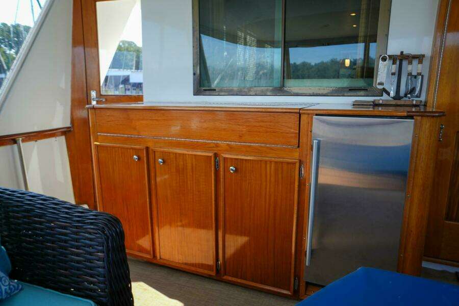 Summertime Lady 70ft Hatteras Yacht For Sale
