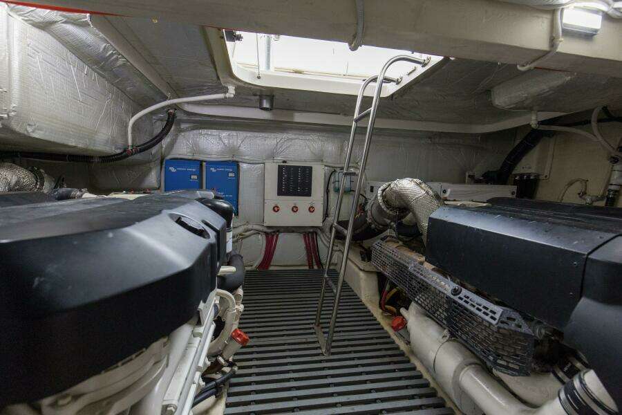 2019 Tiara Yachts C49 Coupe Engine Room (2)