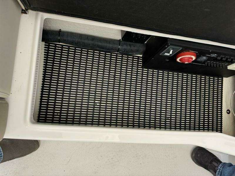 28ft Regal Yacht For Sale