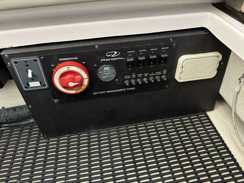 28ft Regal Yacht For Sale