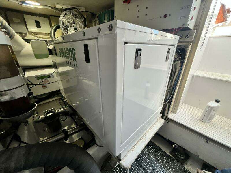 Viking 55 DOUBLE NICKEL - Engine Room