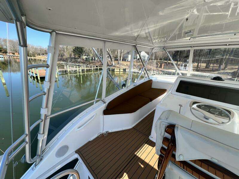 Viking 55 DOUBLE NICKEL - Fly Bridge Helm