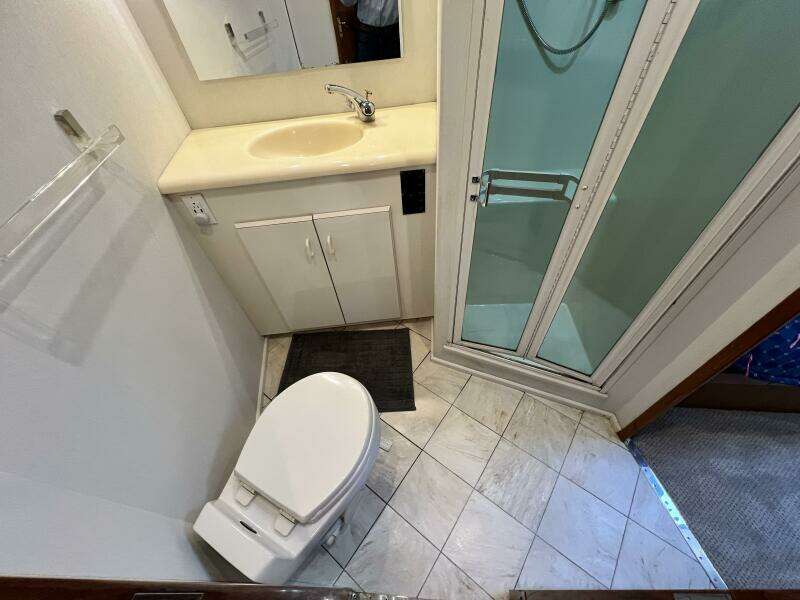 Viking 55 DOUBLE NICKEL - Guest Head