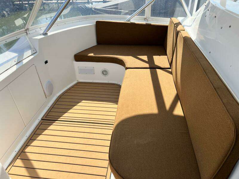 Viking 55 DOUBLE NICKEL - Fly Bridge Seating