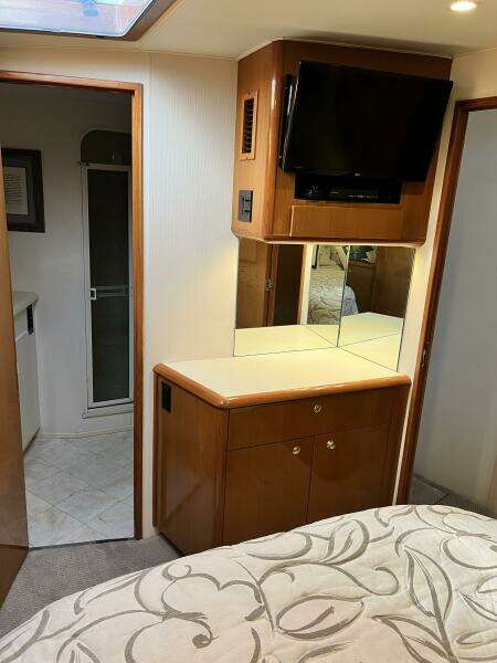 Viking 55 DOUBLE NICKEL - Master Stateroom Head