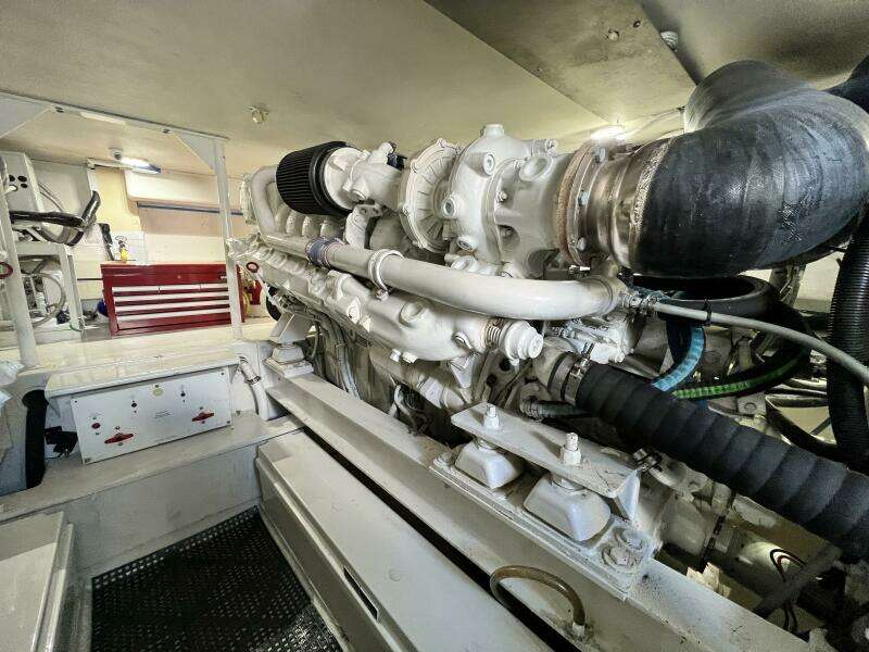 Viking 55 DOUBLE NICKEL - Engine Room