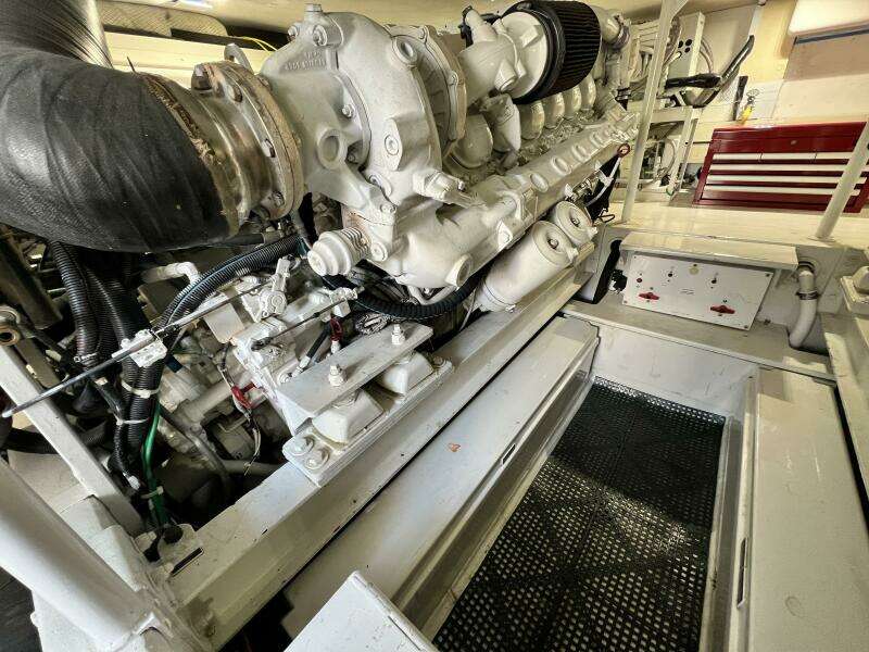 Viking 55 DOUBLE NICKEL - Engine Room